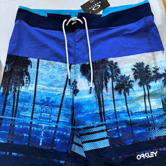 New mens Oakley board shorts various sizes - Picture 1 of 5